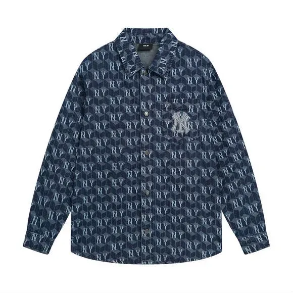 MLB New York Yankees Logo Embroidered Light Blue Button-Up Shirt - 10