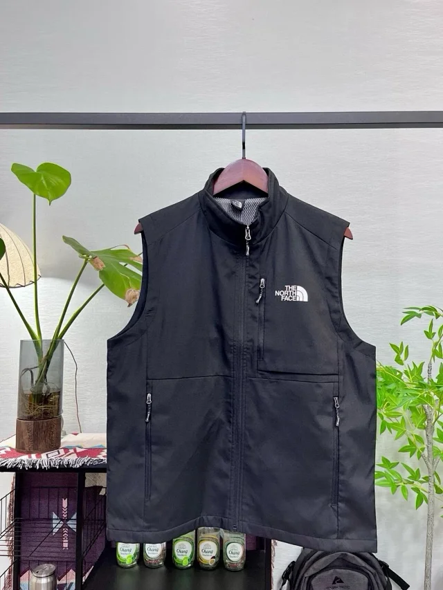 The North Face Vests Stand-Collar Zip-Front Softshell Vest product detail image 15
