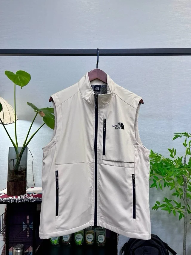 The North Face Vests Stand-Collar Zip-Front Softshell Vest product detail image 13
