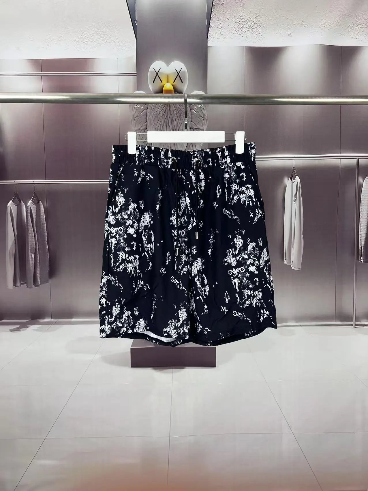Loewe Chain Print Drawstring Shorts Gray - 13
