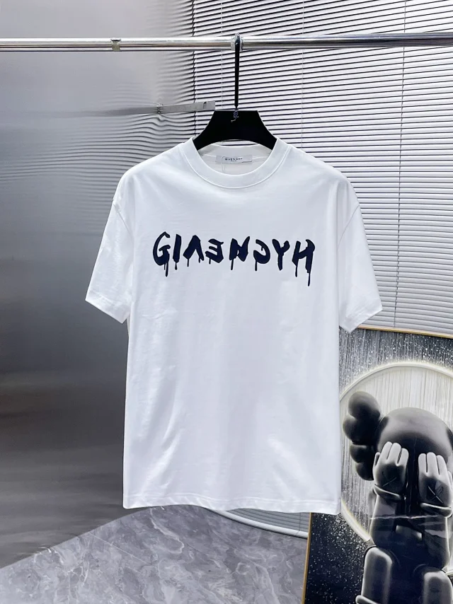 Givenchy T-Shirts Logo Graphic product detail image 5