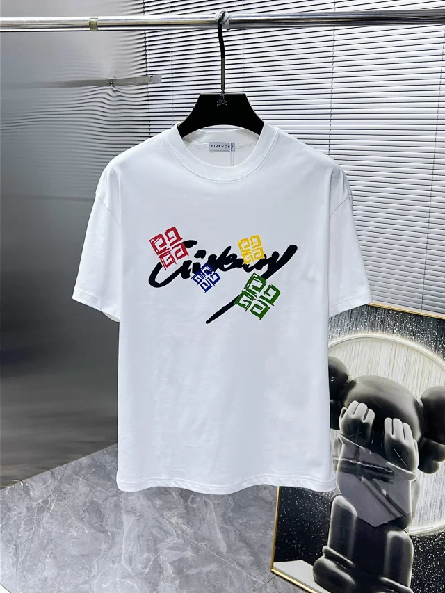 Givenchy T-Shirts Logo Graphic product detail image 7
