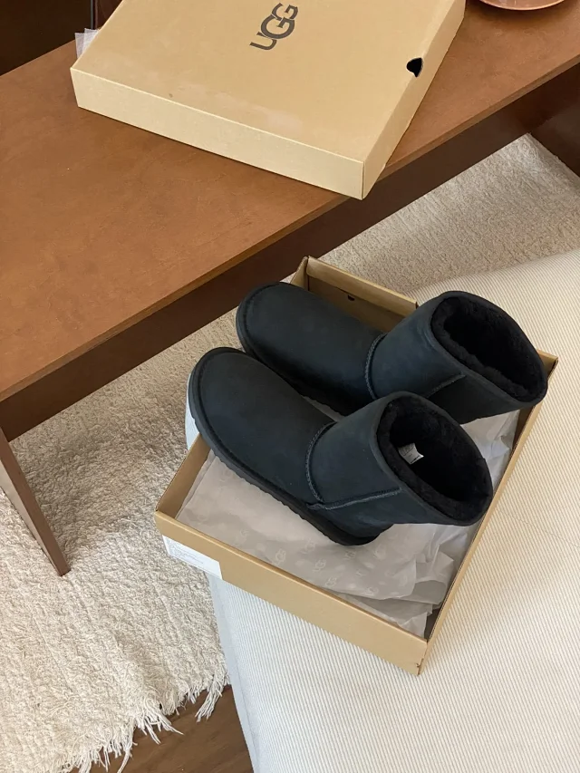 UGG Boots Shearling-Lined Platform product detail image 12