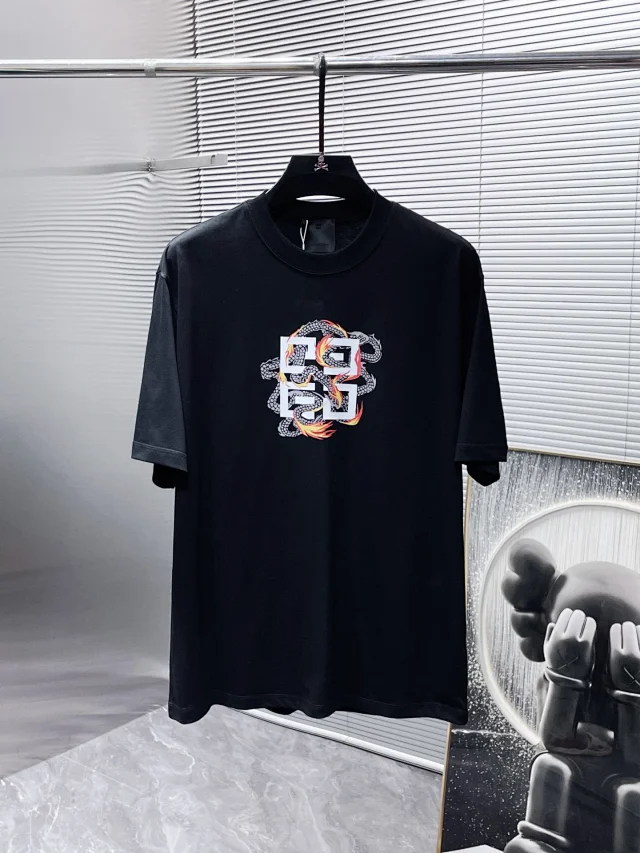 Givenchy T-Shirts Logo Graphic product detail image 2