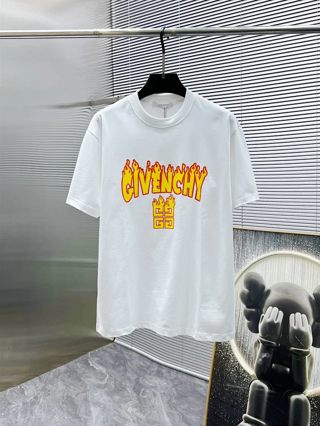 Givenchy T-Shirts Logo Graphic product detail image 14