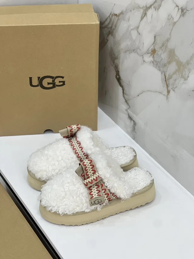 UGG Slippers Shearling Platform product detail image 2