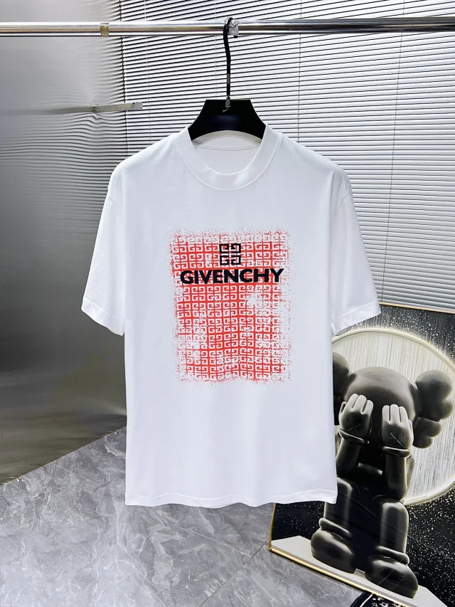 Givenchy T-Shirts Logo Graphic product detail image 9
