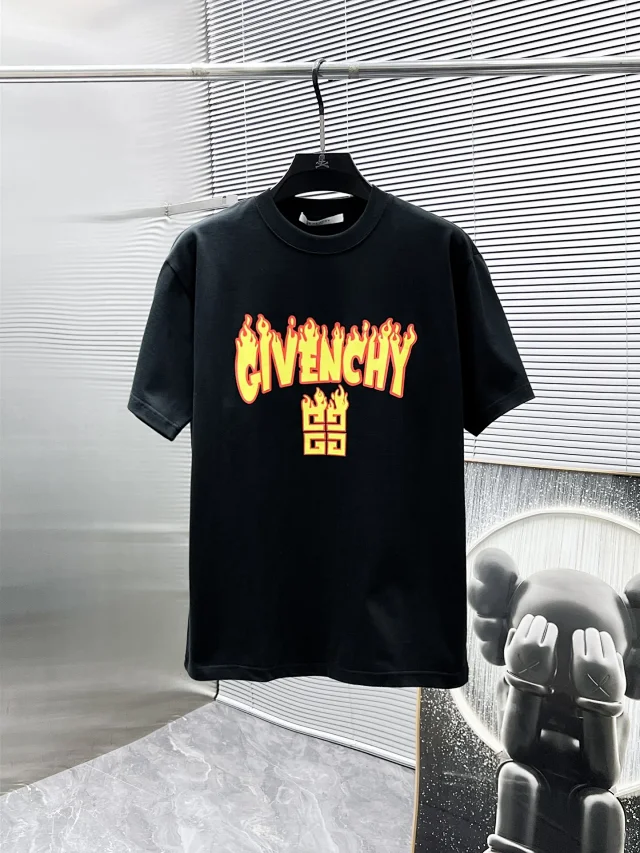 Givenchy T-Shirts Logo Graphic product detail image 15
