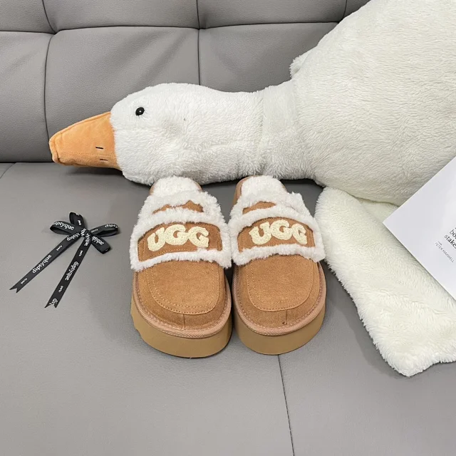 UGG Boots Shearling-Lined Platform product detail image 14
