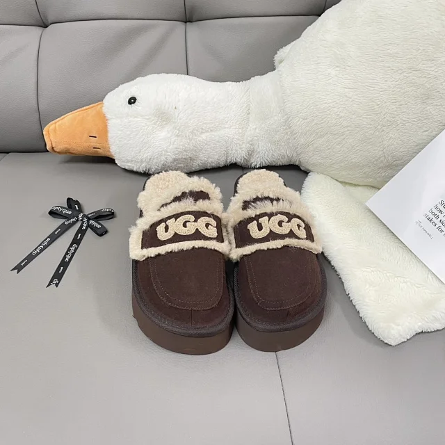 UGG Boots Shearling-Lined Platform product detail image 15