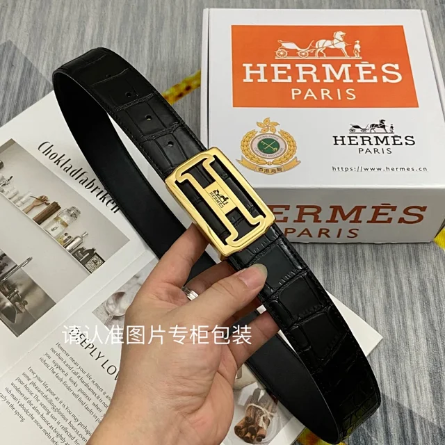 Louis Vuitton Belts Textured belt with LV-letter buckle product detail image 4