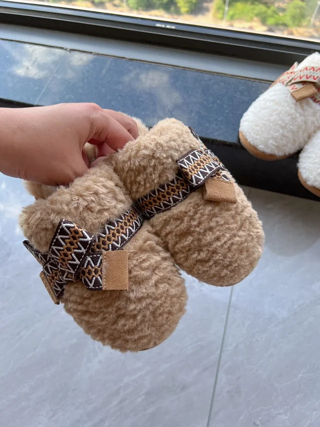 UGG Boots Shearling-Lined Platform product detail image 8
