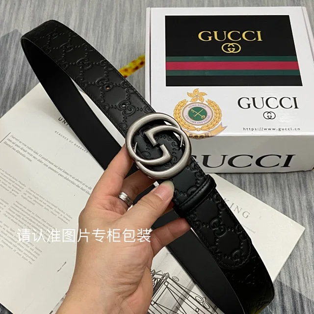 Louis Vuitton Belts Textured belt with LV-letter buckle product detail image 7