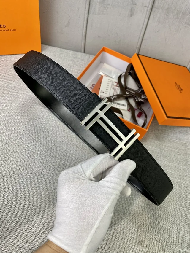 Louis Vuitton Belts Textured belt with LV-letter buckle product detail image 11