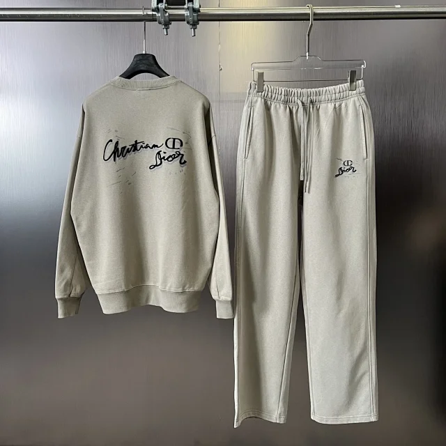 Gucci Tracksuits Crewneck sweatshirt and drawstring straight-leg pants set with logo print product detail image 12