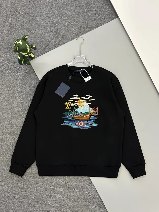 Louis Vuitton Hoodies & Sweatshirts Crewneck logo sweatshirt product detail image 7