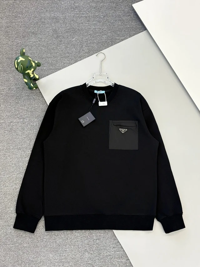 Louis Vuitton Hoodies & Sweatshirts Crewneck logo sweatshirt product detail image 9