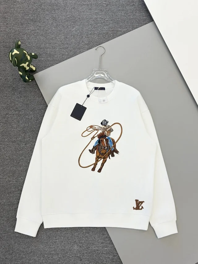 Louis Vuitton Hoodies & Sweatshirts Crewneck logo sweatshirt product detail image 11