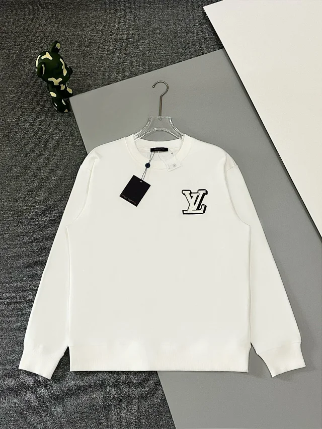 Louis Vuitton Hoodies & Sweatshirts Crewneck logo sweatshirt product detail image 3