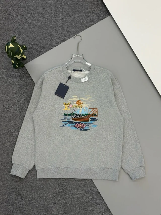 Louis Vuitton Hoodies & Sweatshirts Crewneck logo sweatshirt product detail image 6