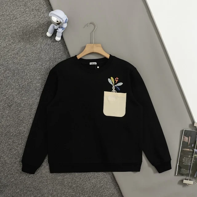 Louis Vuitton Hoodies & Sweatshirts Crewneck logo sweatshirt product detail image 14
