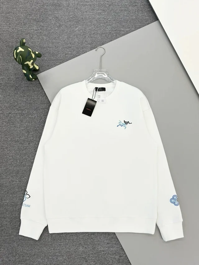 Louis Vuitton Hoodies & Sweatshirts Crewneck logo sweatshirt product detail image 13