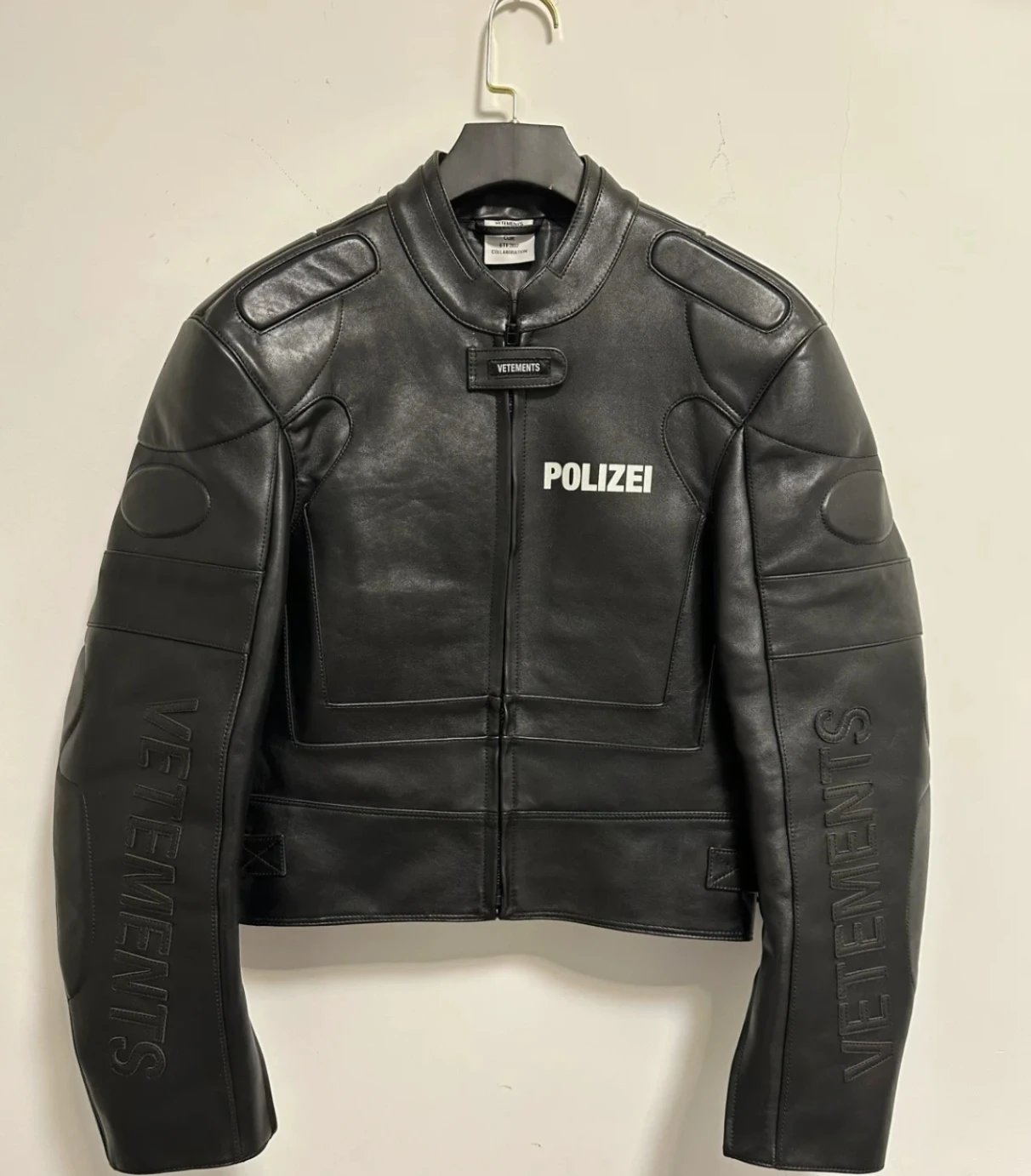 Original and independent VETEMENTS motorcycle leather jacket Polizei wild men's motorcycle letter printed leather jacket VTN black shop