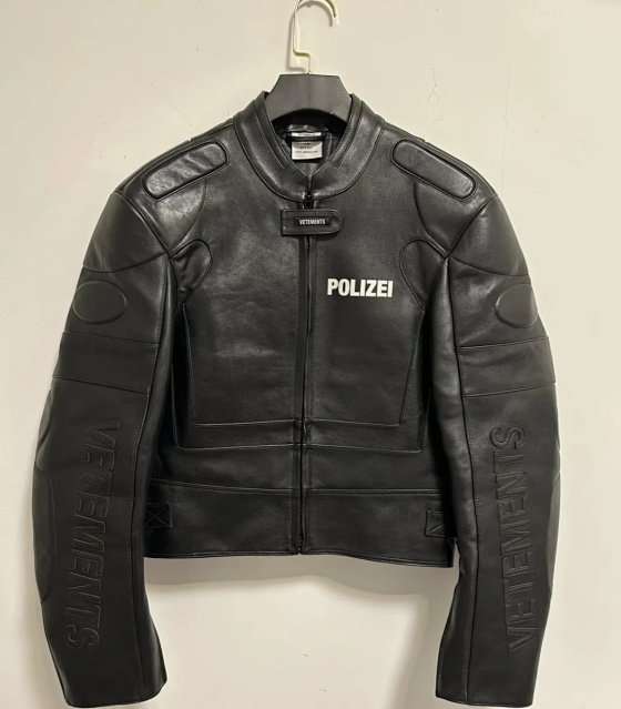 Original and independent VETEMENTS motorcycle leather jacket Polizei wild men's motorcycle letter printed leather jacket VTN black shop