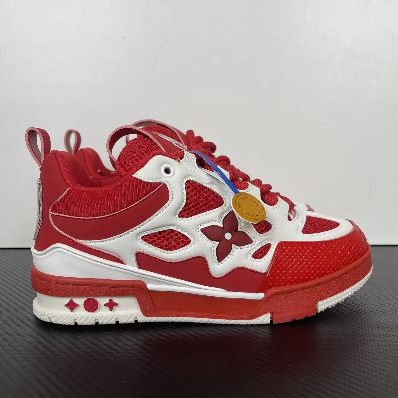 Skate white and red item number: 1AARS6