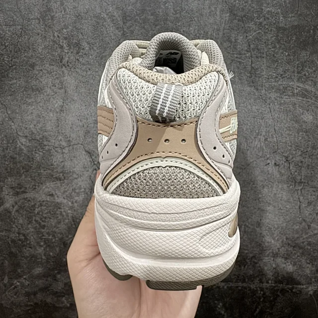 New Balance Sneakers 530 product detail image 4