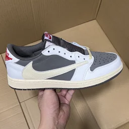 thumbnail for 双十一福利冲刺！FZ纯原乔1倒钩福利！尺码36-47.5，现货输出！实拍如图 头层品质 刷色感无敌！数量7000+，原价3xx 三折特价 两位数的价格嘎嘎冲！