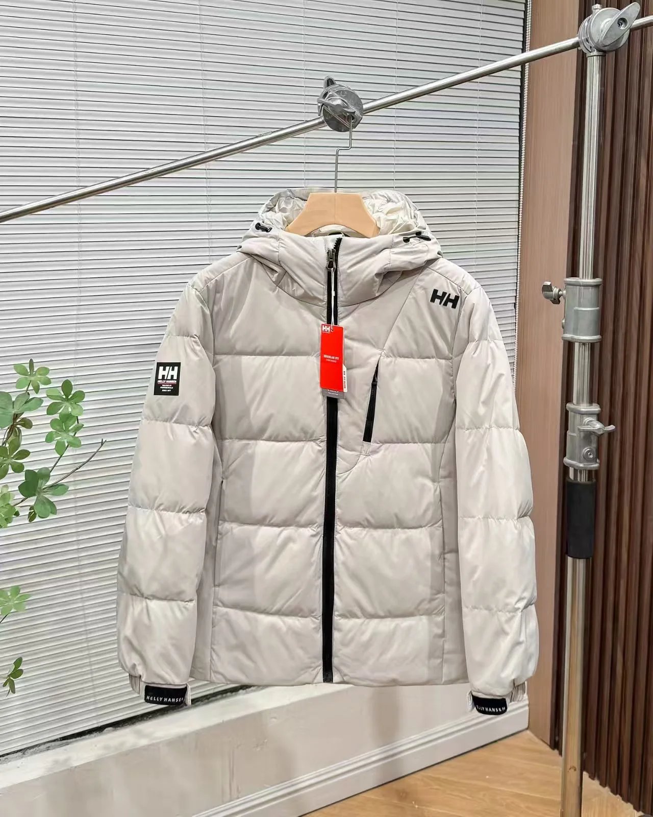 Design Helly Hansen Puffer Jacket Black Down-Jacket Down Jacket - 4