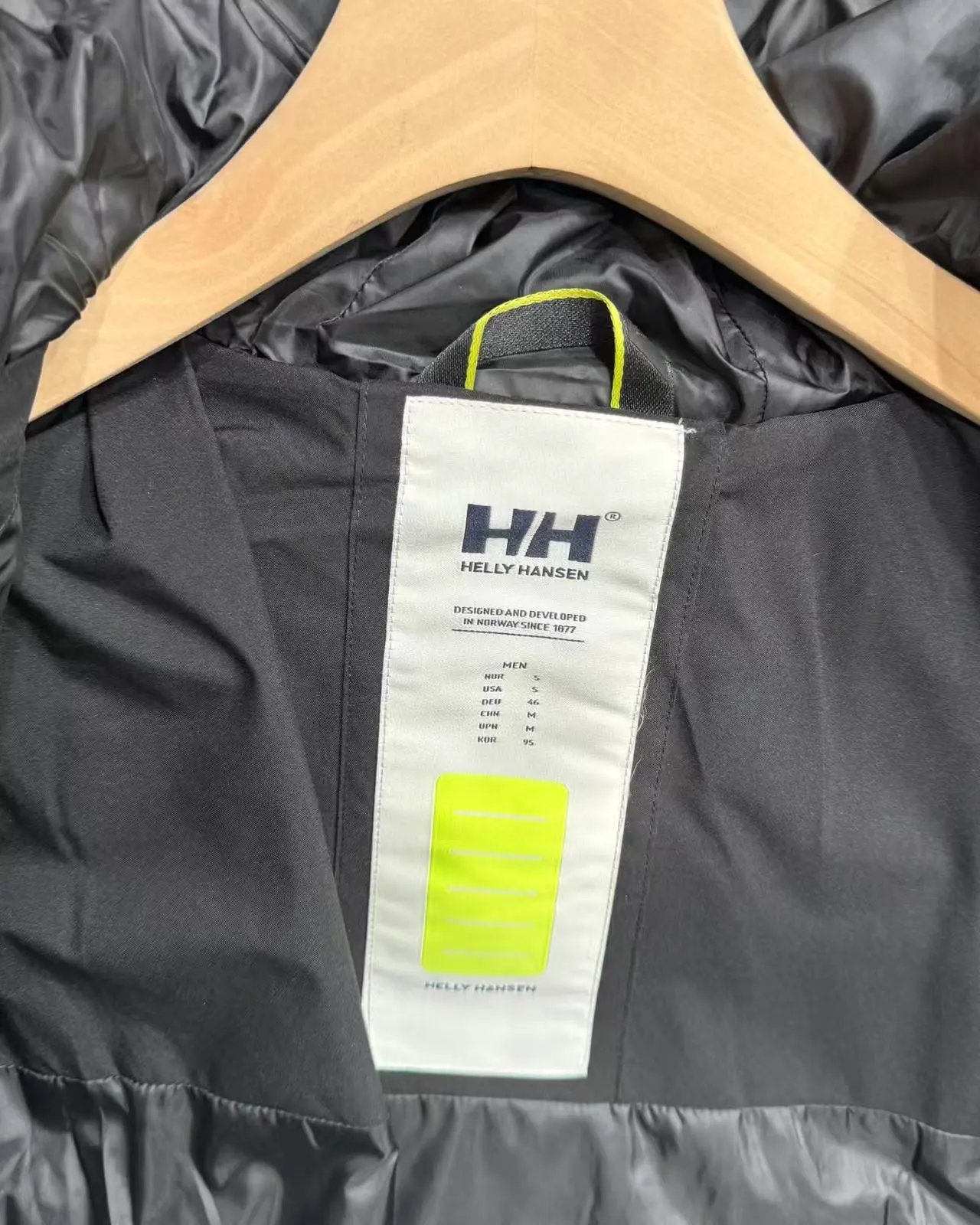Design Helly Hansen Puffer Jacket Black Down-Jacket Down Jacket - 10