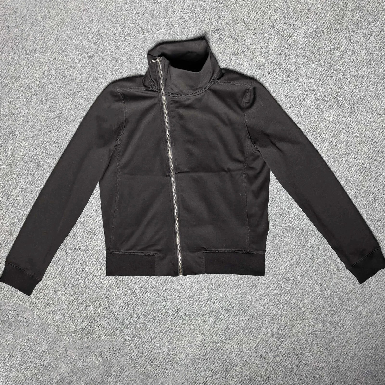 Cable pulled jacket