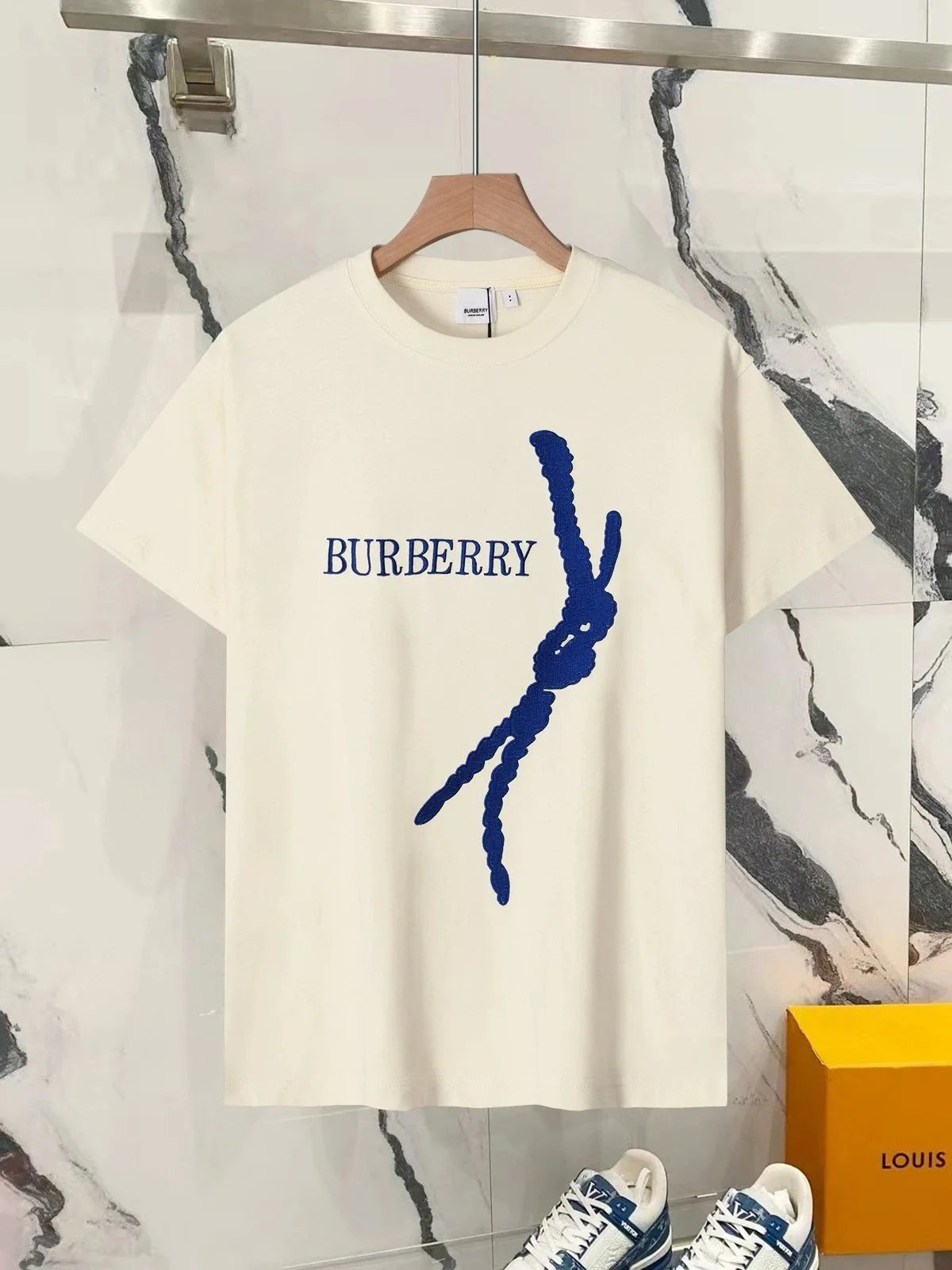 Burberry T-Shirts Short-Sleeve Logo Graphic T-Shirt — 18