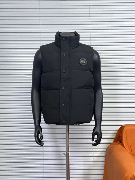 Canada Goose Freestyle Vest Black Down Vest Outerwear.vest - 1