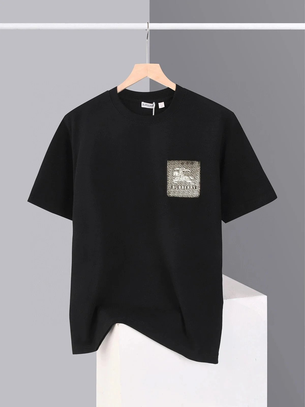 Burberry T-Shirts Short-Sleeve Logo Graphic T-Shirt — 26