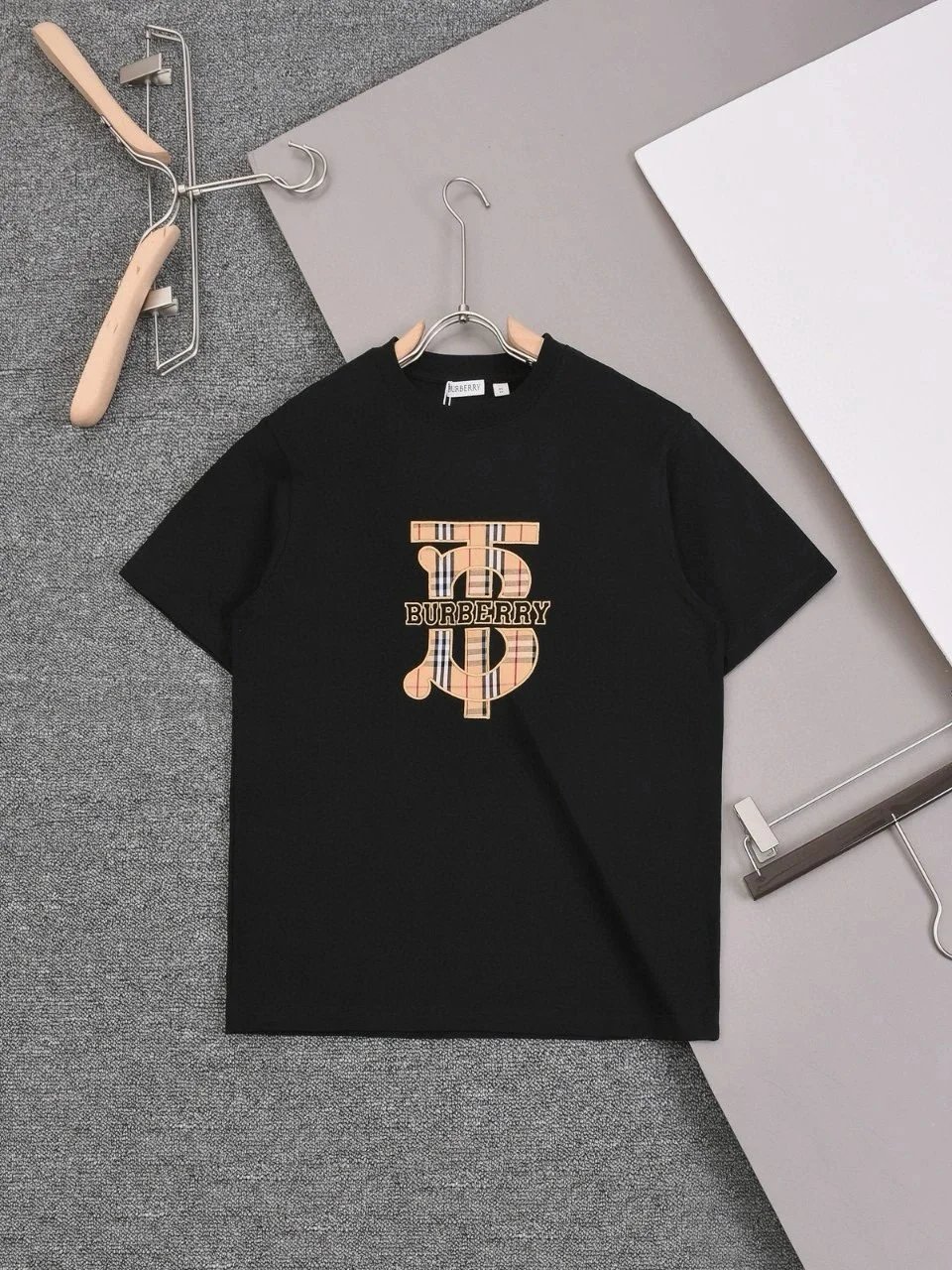 Burberry T-Shirts Short-Sleeve Logo Graphic T-Shirt — 24