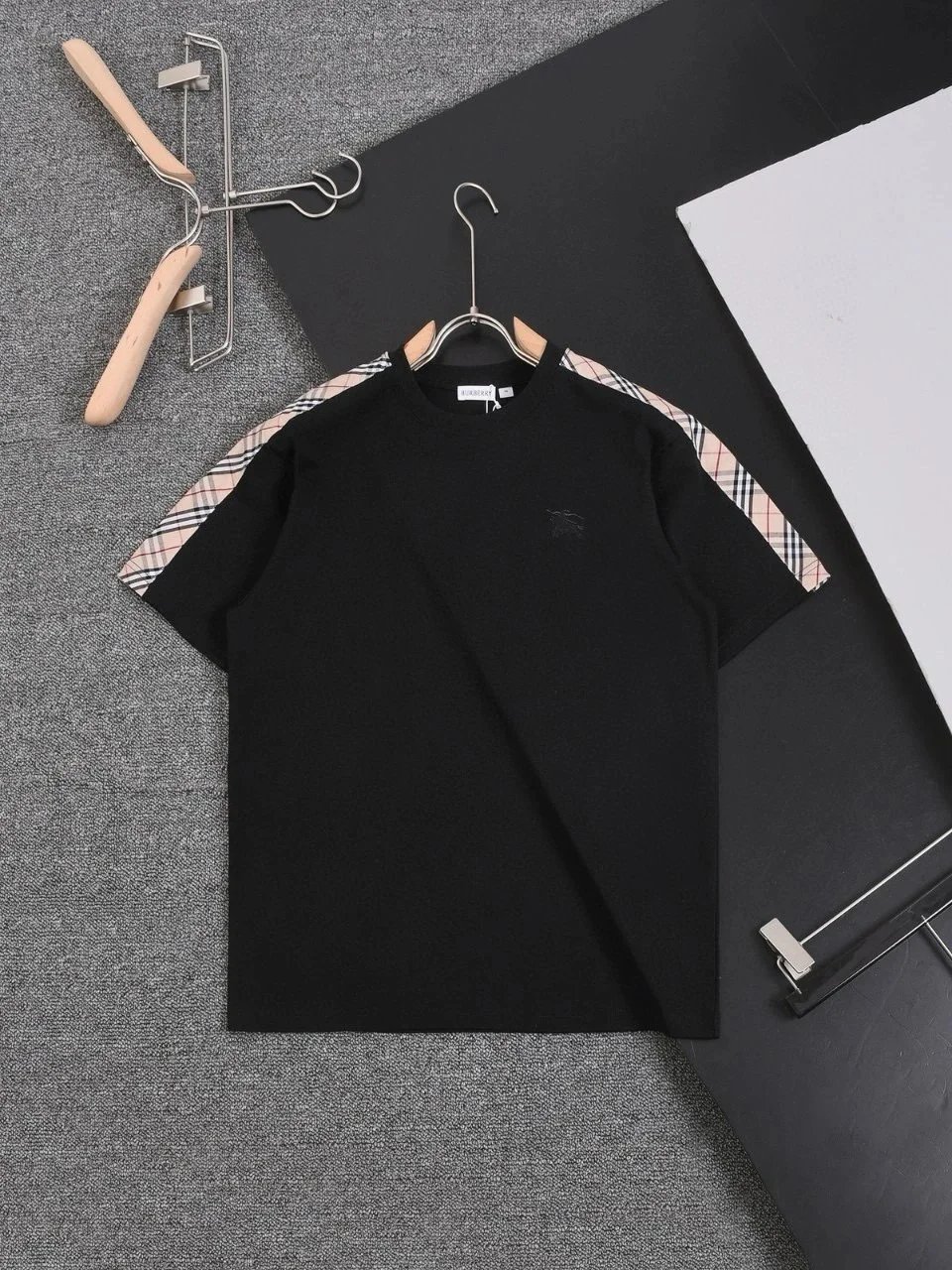 Burberry T-Shirts Short-Sleeve Logo Graphic T-Shirt — 32