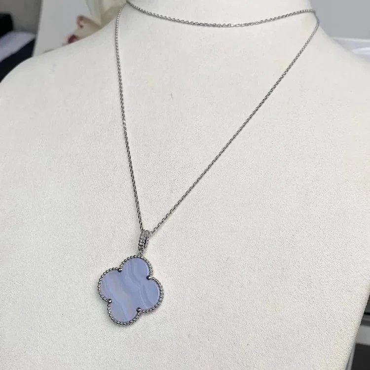 Van Cleef & Arpels Jewelry Four-leaf clover pendant necklace — 1
