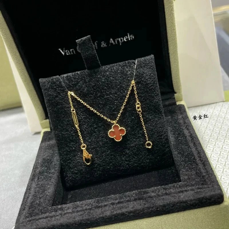 Van Cleef & Arpels Jewelry Four-leaf clover pendant necklace — 13