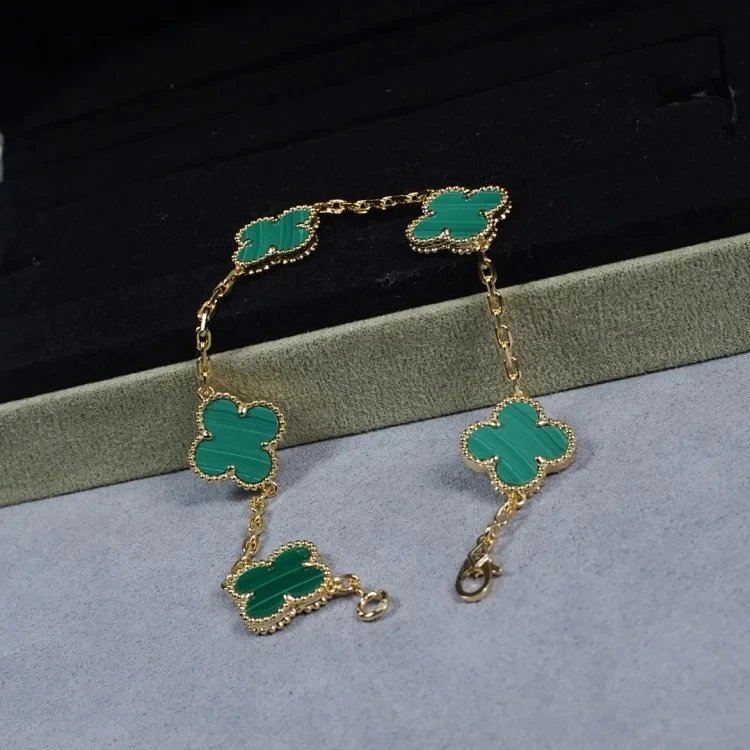 Unbranded Jewelry Five Clover Motif Chain Bracelet — 11