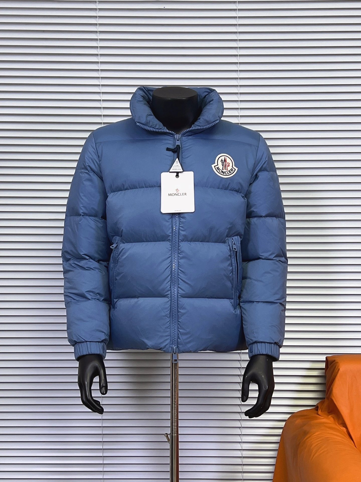 Moncler Down Jackets Short puffer jacket with stand collar — Blue