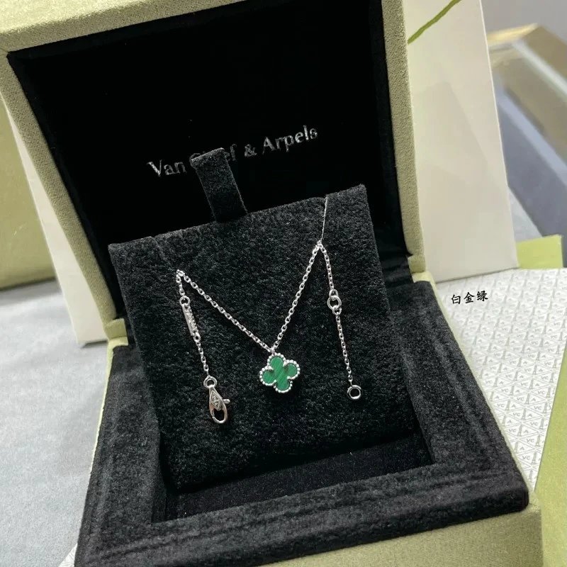 Van Cleef & Arpels Jewelry Four-leaf clover pendant necklace — 11