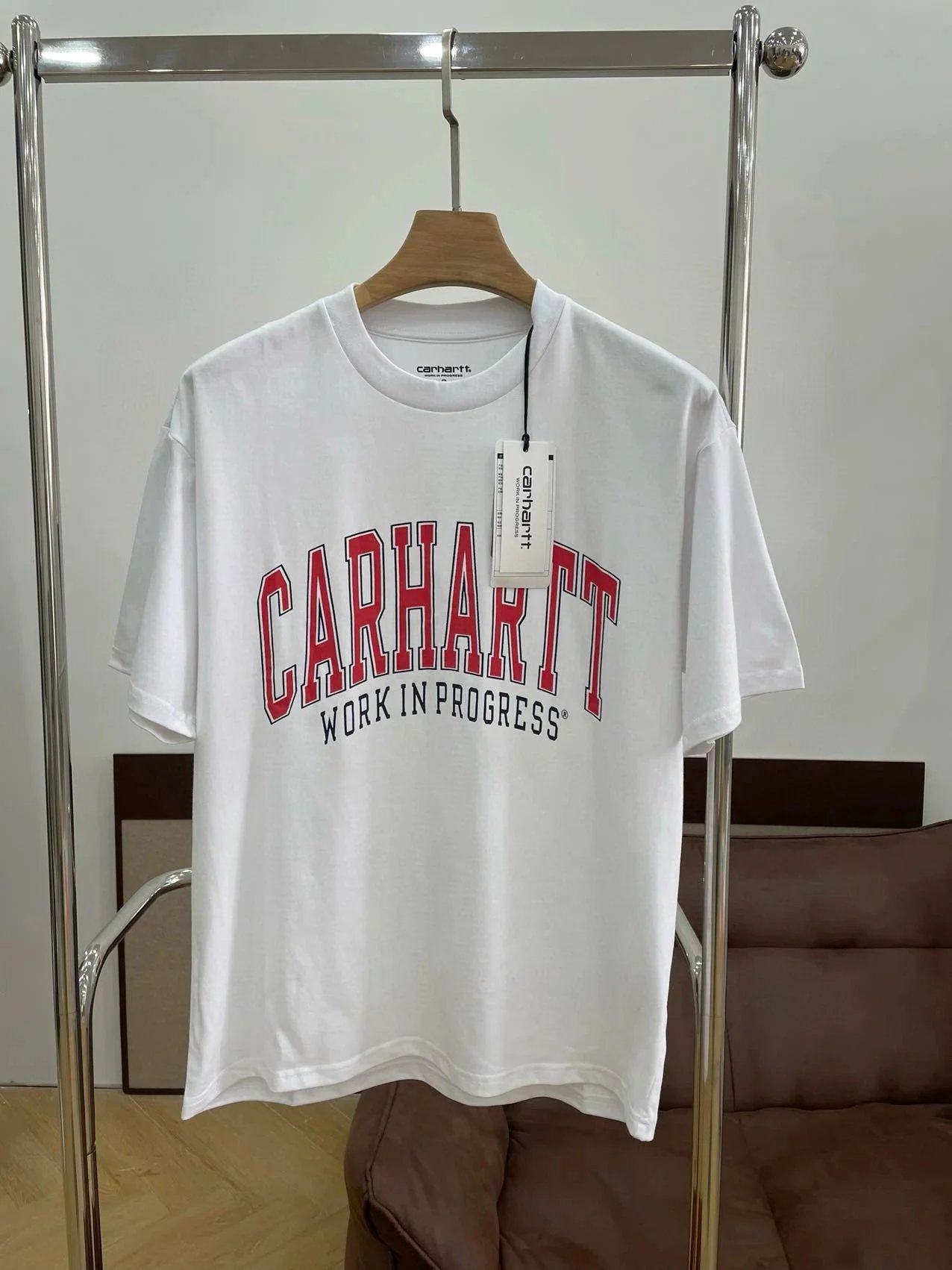 Carhartt T-Shirts Work In Progress varsity logo print — 1