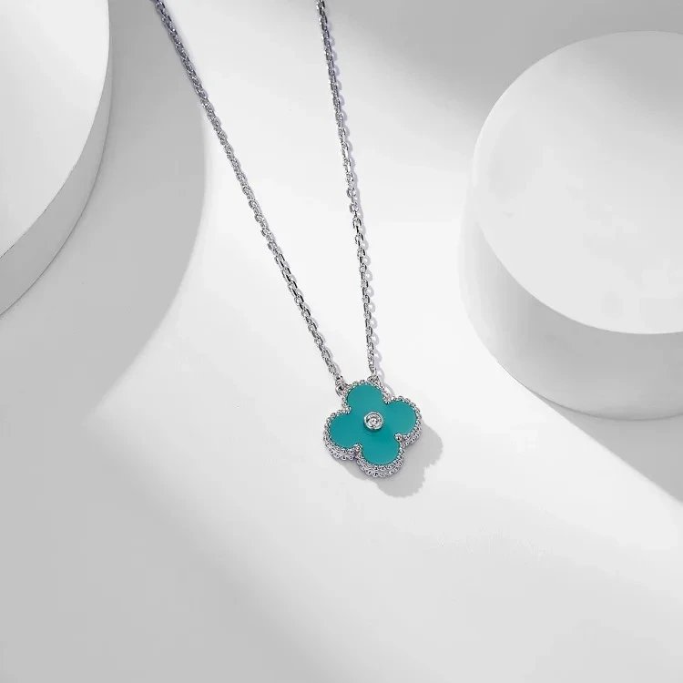 Van Cleef & Arpels Jewelry Four-leaf clover pendant necklace — 4