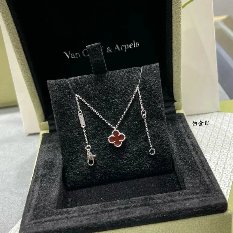 Van Cleef & Arpels Jewelry Four-leaf clover pendant necklace — 12