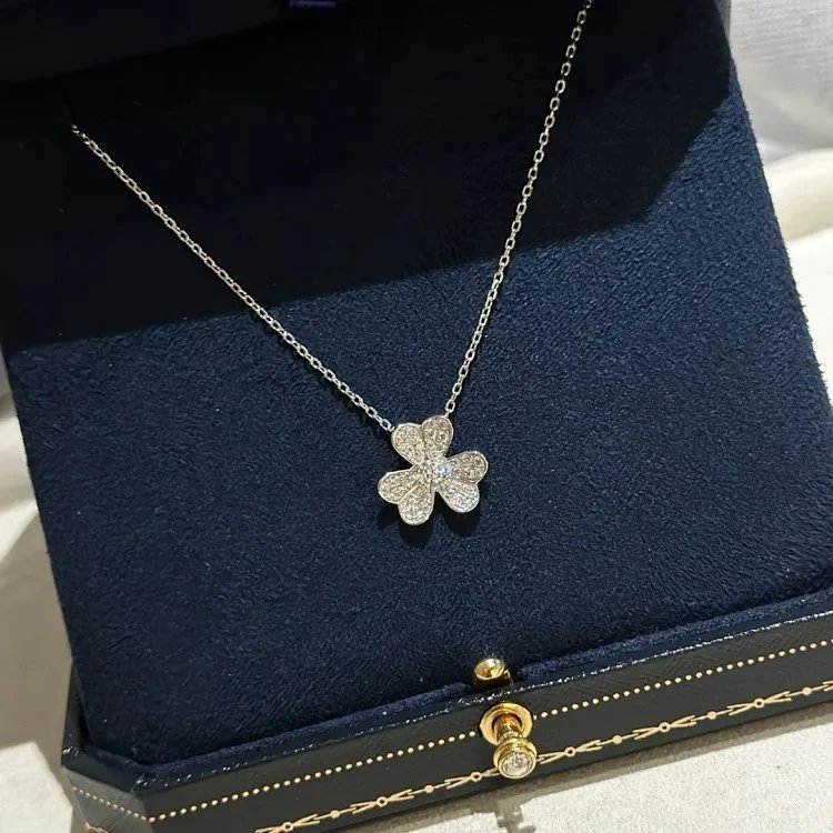 Van Cleef & Arpels Jewelry Four-leaf clover pendant necklace — 21