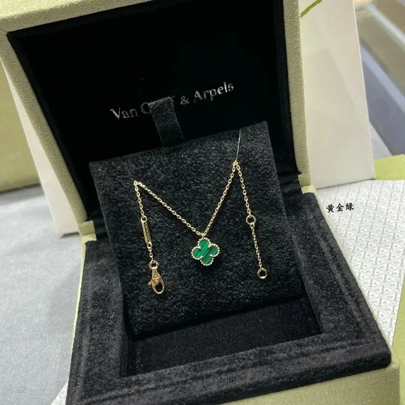 Van Cleef & Arpels Jewelry Four-leaf clover pendant necklace — 10