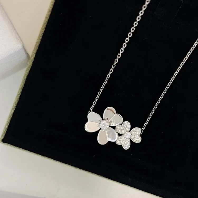 Van Cleef & Arpels Jewelry Four-leaf clover pendant necklace — 17